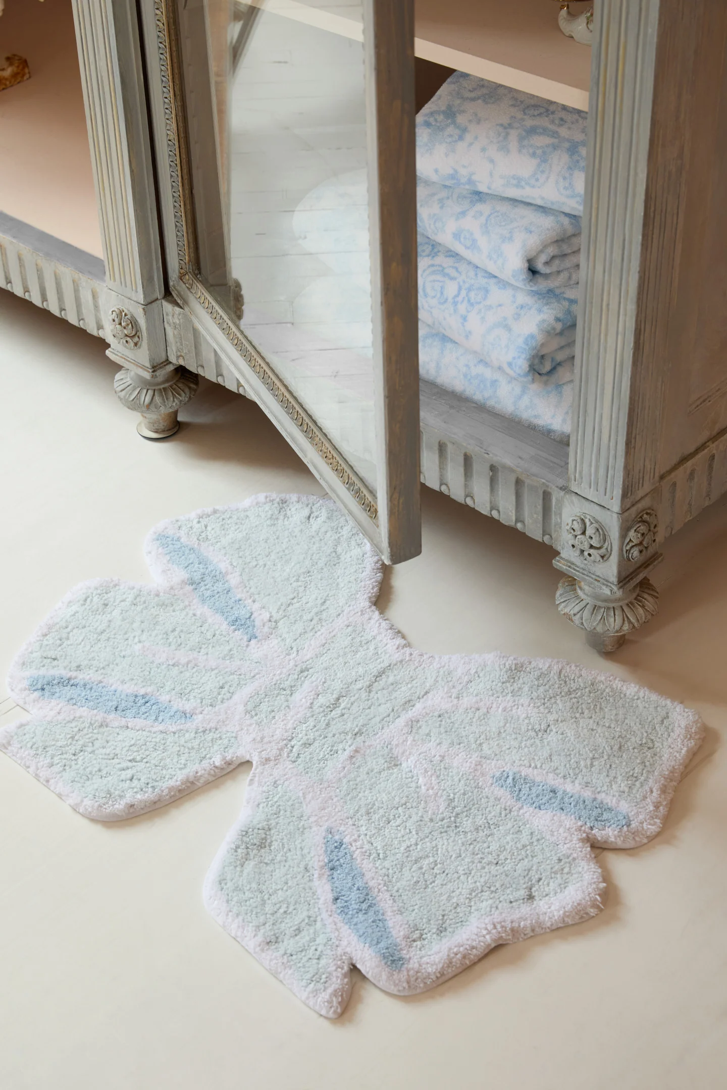 Bow Bath Rug - Image 2