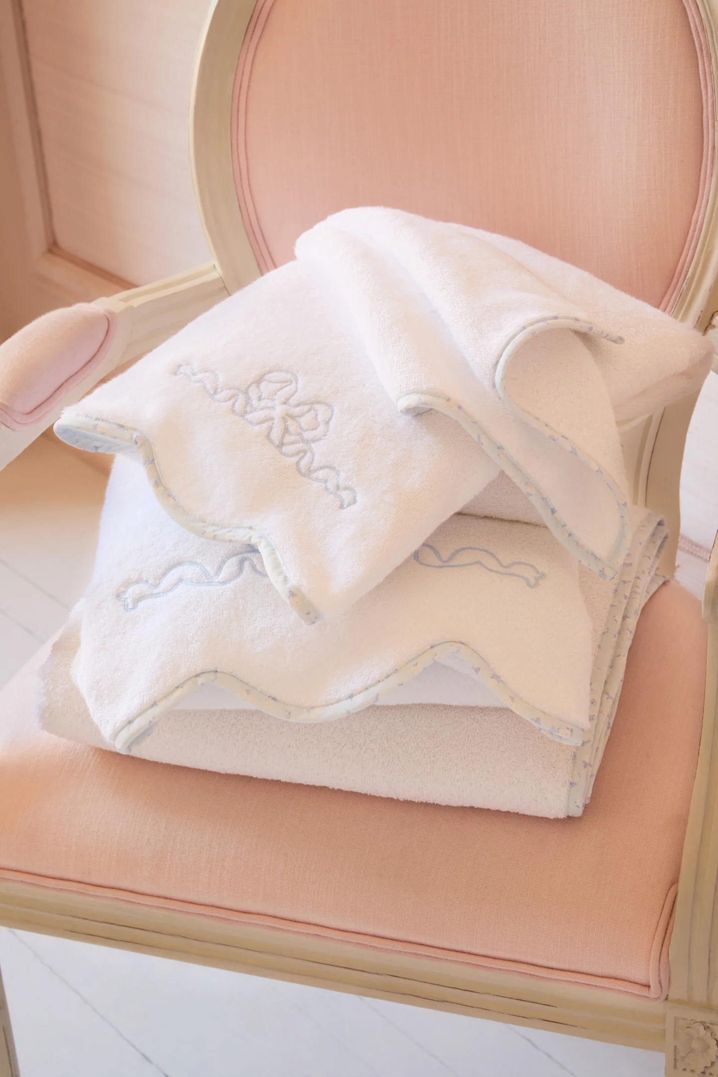 Bow-Embroidered Bath Towel - Image 3