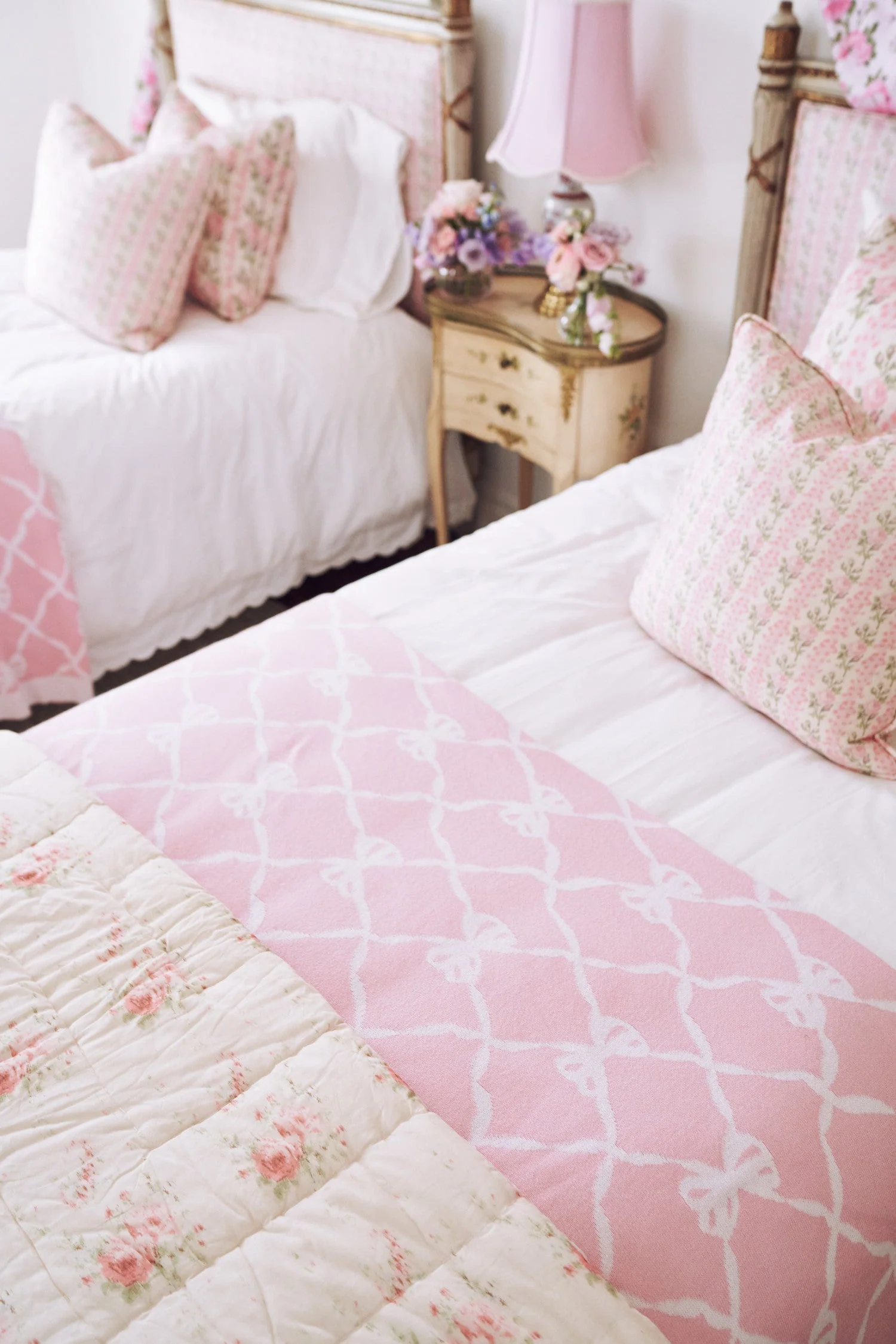Bow Throw Blanket- PASTEL PINK - Image 3