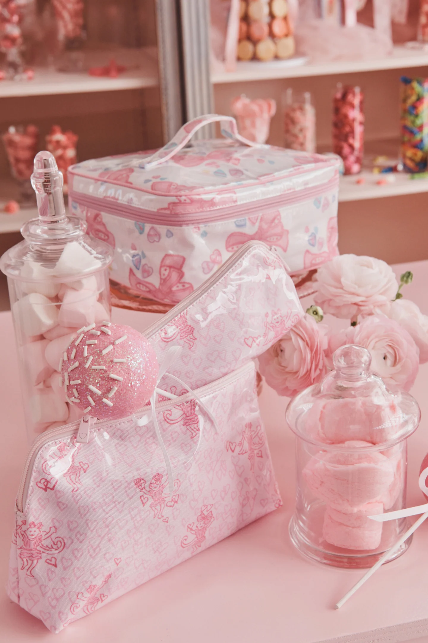 LoveShackFancy x Roller Rabbit Doily Beaux Carry All Case - Image 4
