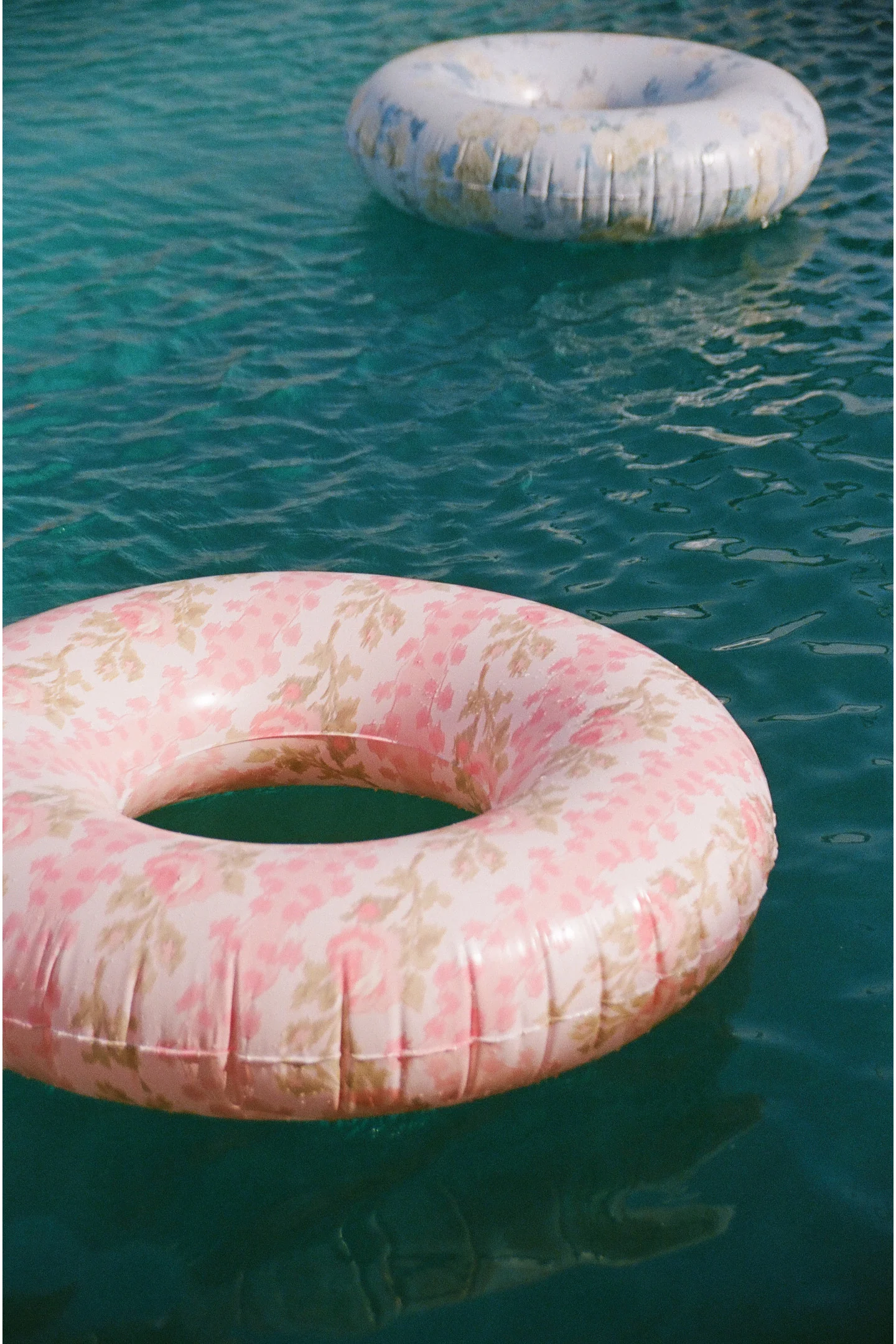 Heirloom Print Pool Float - Image 3
