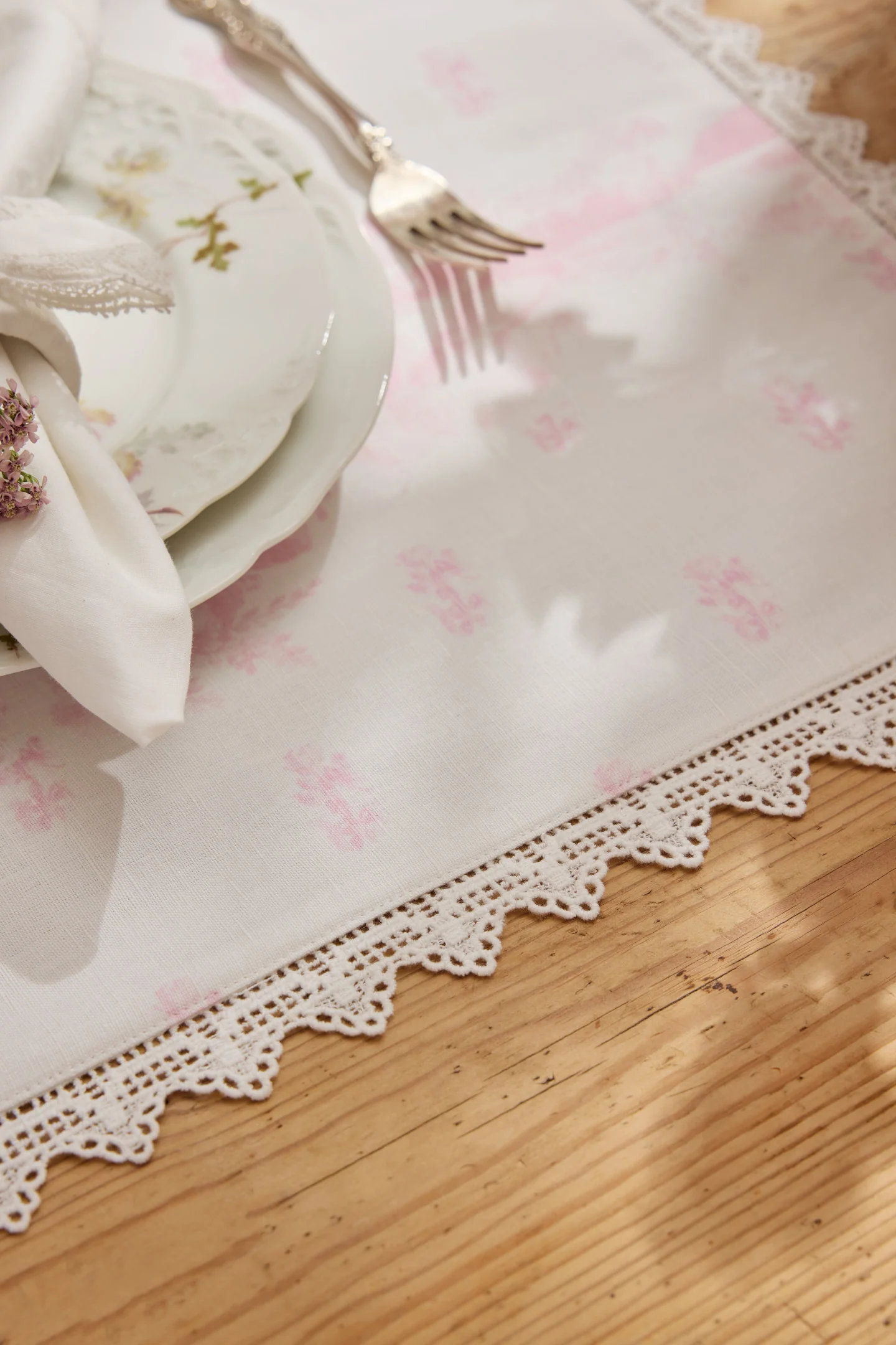Printed Pink Victorian Place Mat - Set of 4 - Image 3